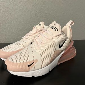 Nike Air Max 270 (SZ. 7W)